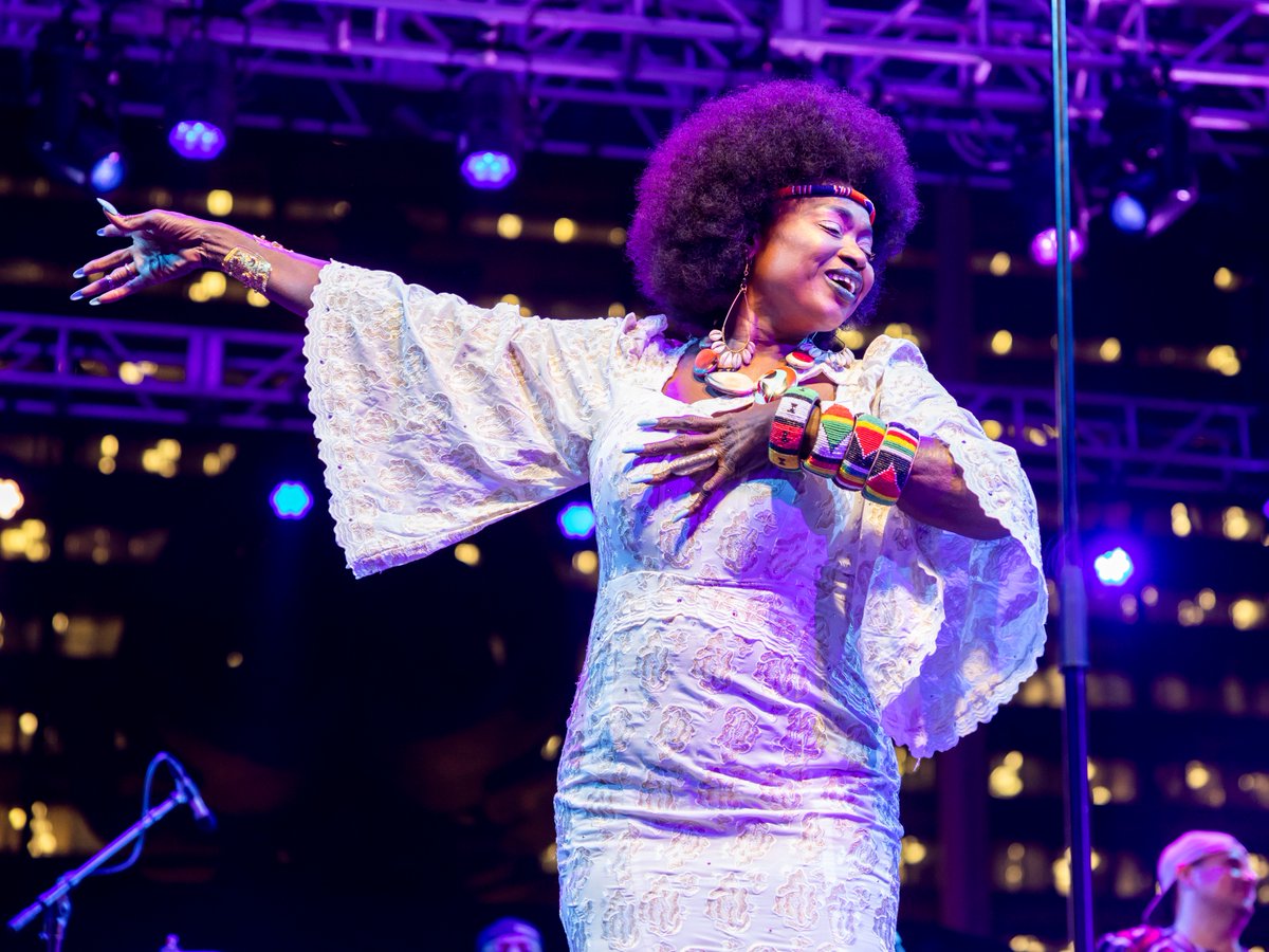MusicCenterLA's tweet photo. We had an INCREDIBLE time dancing the night away with @OumouSangare at #SummerSoundWaves on #JerryMossPlaza last month! ✨ Thank you to everyone who joined us for a spectacular night of Grammy Award-winning #African jams!! 🙌🎤🌎
📸 credit: Michelle Shiers for The Music Center https://t.co/fbIwxxB0qw
