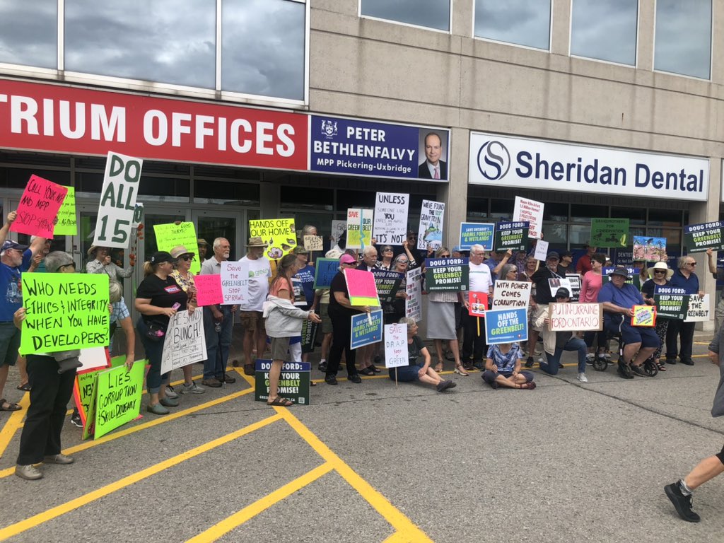 This is the crowd 20 minutes BEFORE the rally started outside MPP Bethlenfalvy’s office