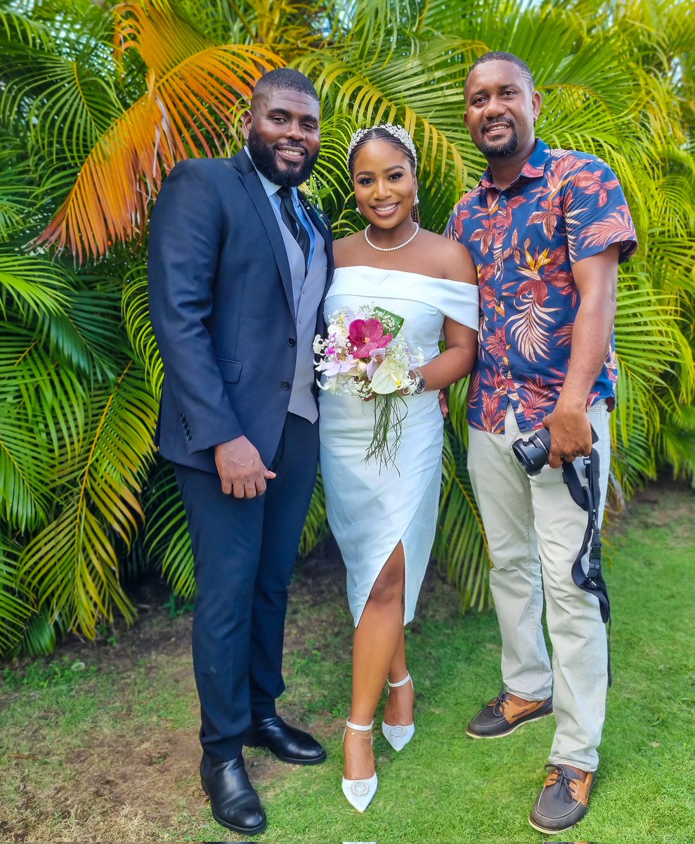 💎 Shammah & Kevin
Congratulations ✨️✨️
Many blessings & a prosperous union!
#CaribbeanWeddings by #EdsonReece 💫
.
#caribbeanwedding
edsonreeceweddings@gmail.com
1784 528 9992 ☎️