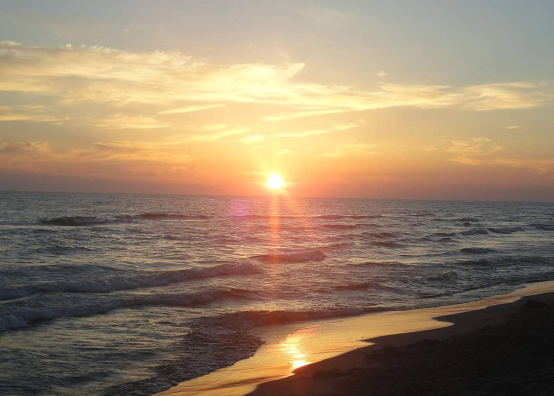 I giorni si distinguono per nome, mentre il tramonto ne ha solo uno.

 #buonaseraatutti #MareCoiVersi #pensierodellasera #13agosto