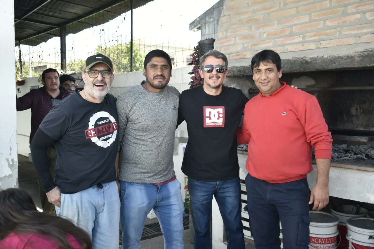 ReginoRacedo's tweet photo. No se detiene el trabajo militante en este día. En todos lados #CorrientePopular presente. Con #unionxlapatria
Para que el futuro nos incluya a todos !!!!
Seguimos 💪💪💪
@OsvaldoJaldo
@JuanManzurOK https://t.co/1rZnbDYNSu