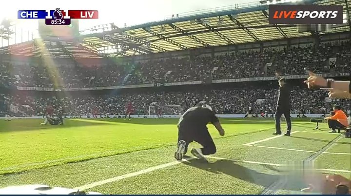 F3bXfYUWEAECxrf?format=jpg&name=900x900