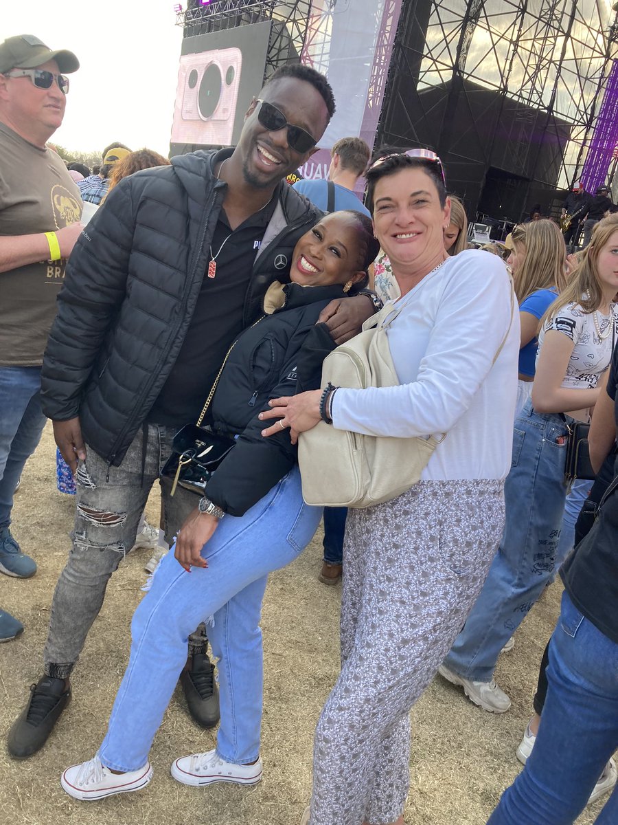 ZMagodiele's tweet photo. Vibing to Afrikaans music, 90% of the time I didn’t understand the lyrics but the music was smashing #HUAWEIJacaDay #huaweip60pro #jacarandafm https://t.co/lZYkrlUyOG