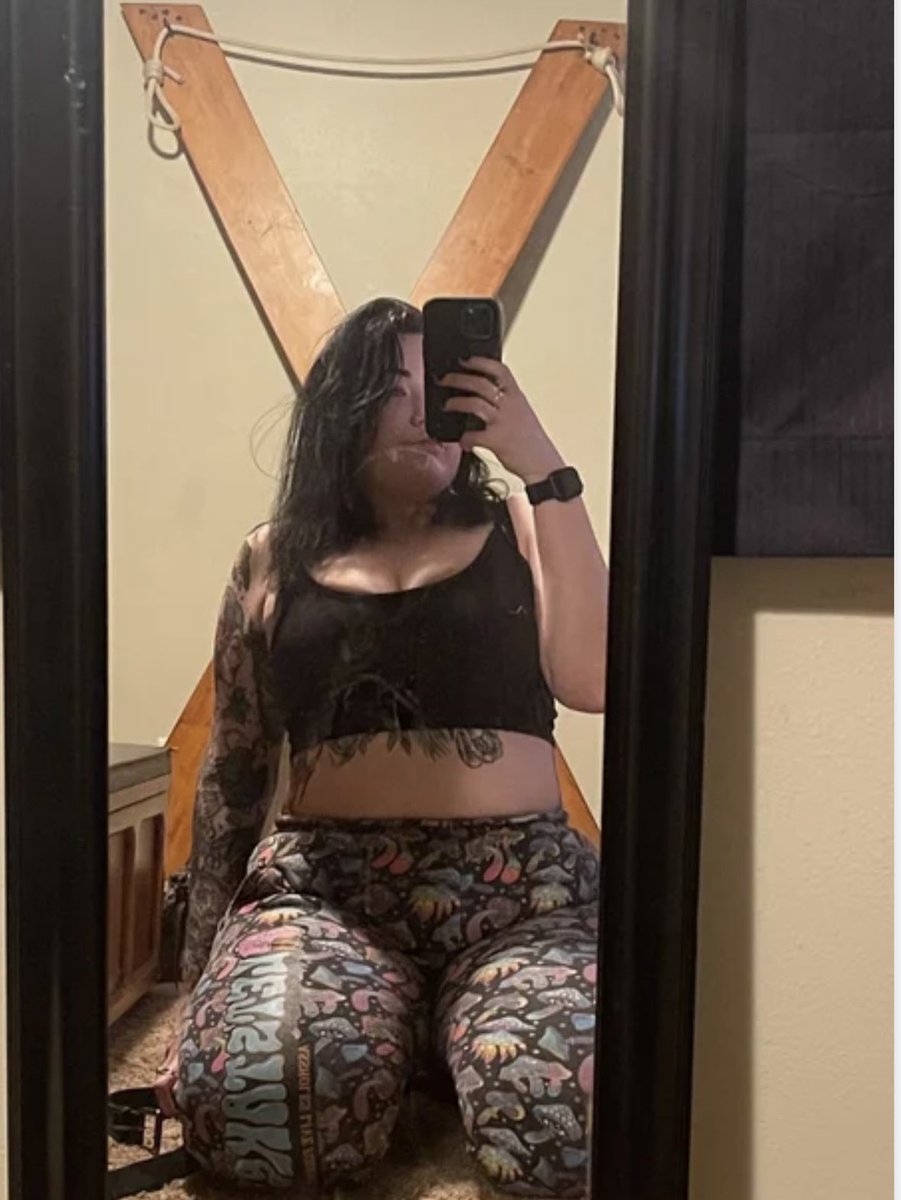GoddessRoxyHaze's tweet photo. Like my cross? every lashing is $25. Make Mommy happy today 😘🎁 https://t.co/mlZgXqoU9v
