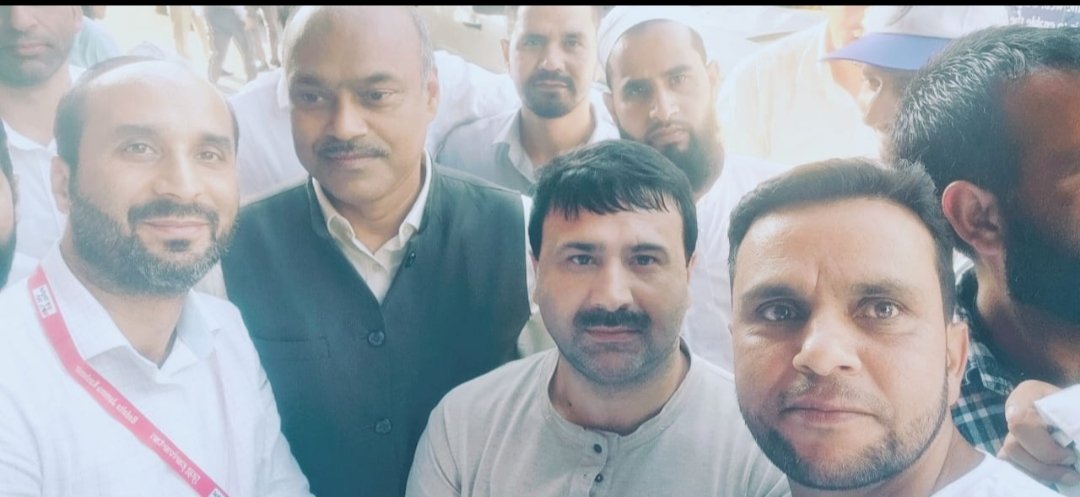 bhatfayazmohd's tweet photo. @sanjaykrakesh thanks for your valuable time Sir https://t.co/qIMGMnlcfw