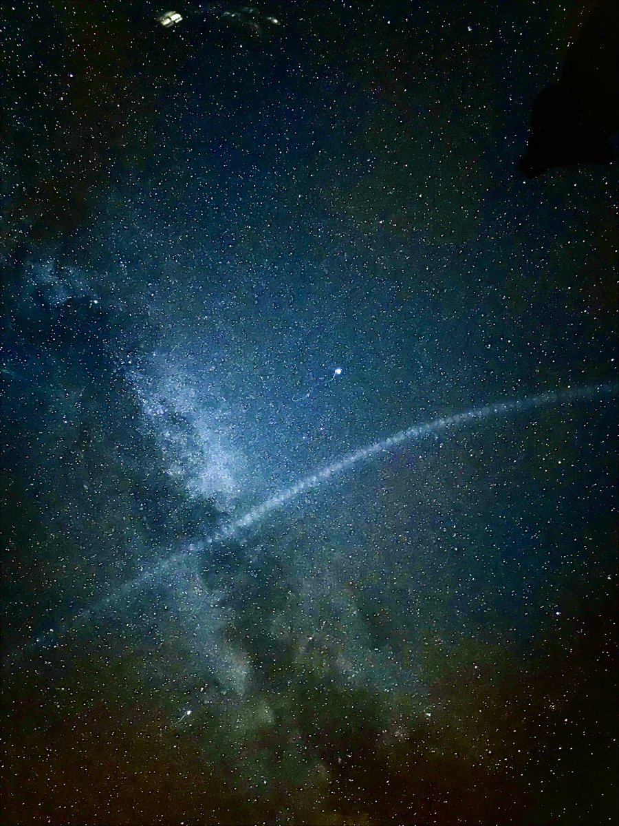 KerriLongLive's tweet photo. A few pics from last night #stars #space #MeteorShower #sky #nighttime https://t.co/AmDBcgYv5N
