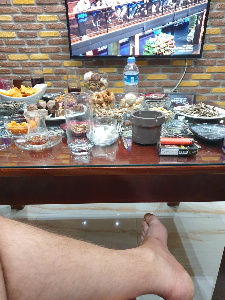 Hayirli pazarlar musait olan bayan yazsin bana her aksam baska cikolata mmmm