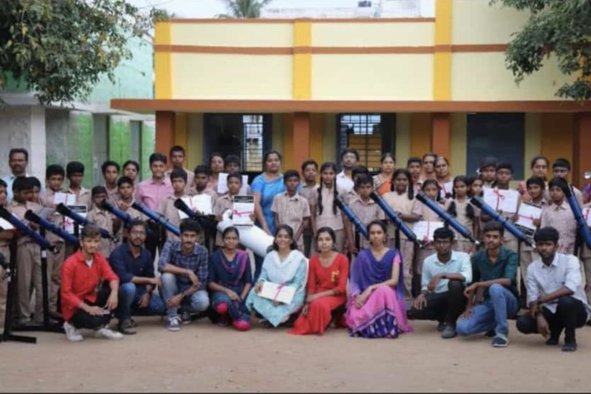 rizthecoolone's tweet photo. I am super proud of my friends at @Official_OSF for helping 25 govt schools in Tamilnadu to build and own 25 telescopes! ❤️
Which means that thousands of children are now going to observe and learn about space, stars, planets and satellites😍 ♾
#spaceforall #astronomy https://t.co/knypAiWMgB