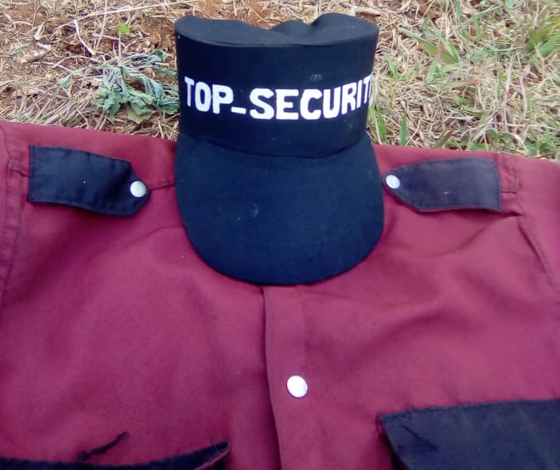 KUF_ASBL's tweet photo. #Burundi
1.Abakozi b'ishirahamwe #TOP_SECURITY:ricungera abantu n'ibintu baridogera umukoresha wabo #NIMBURANYA_Marc kuko abafashe nk'abacakara,abahemba umushahara w'intara ntikize 50.000Fbu/mois akaguma ababesha ko agiye kubadugiriza umushahara ariko amaso agahera mu kirere. https://t.co/LnCcQLSHFM