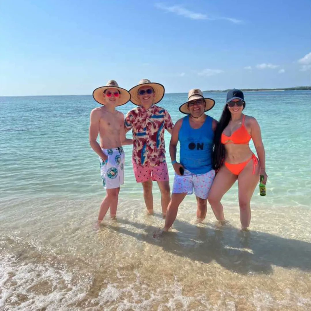luis_jose113's tweet photo. #CayoMuerto #Playa #Sol #Arena #Chichiriviche #Love #Familia https://t.co/WjM6AuXDYT