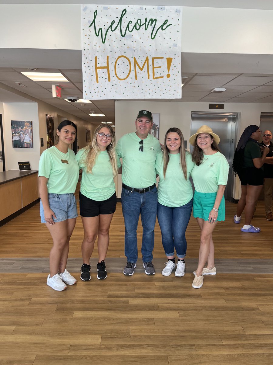 mistywain's tweet photo. We ❤️our @oursoutheastern RAs! Exciting to see students back on campus!! #moveinmania. https://t.co/YwkTg3B0b6