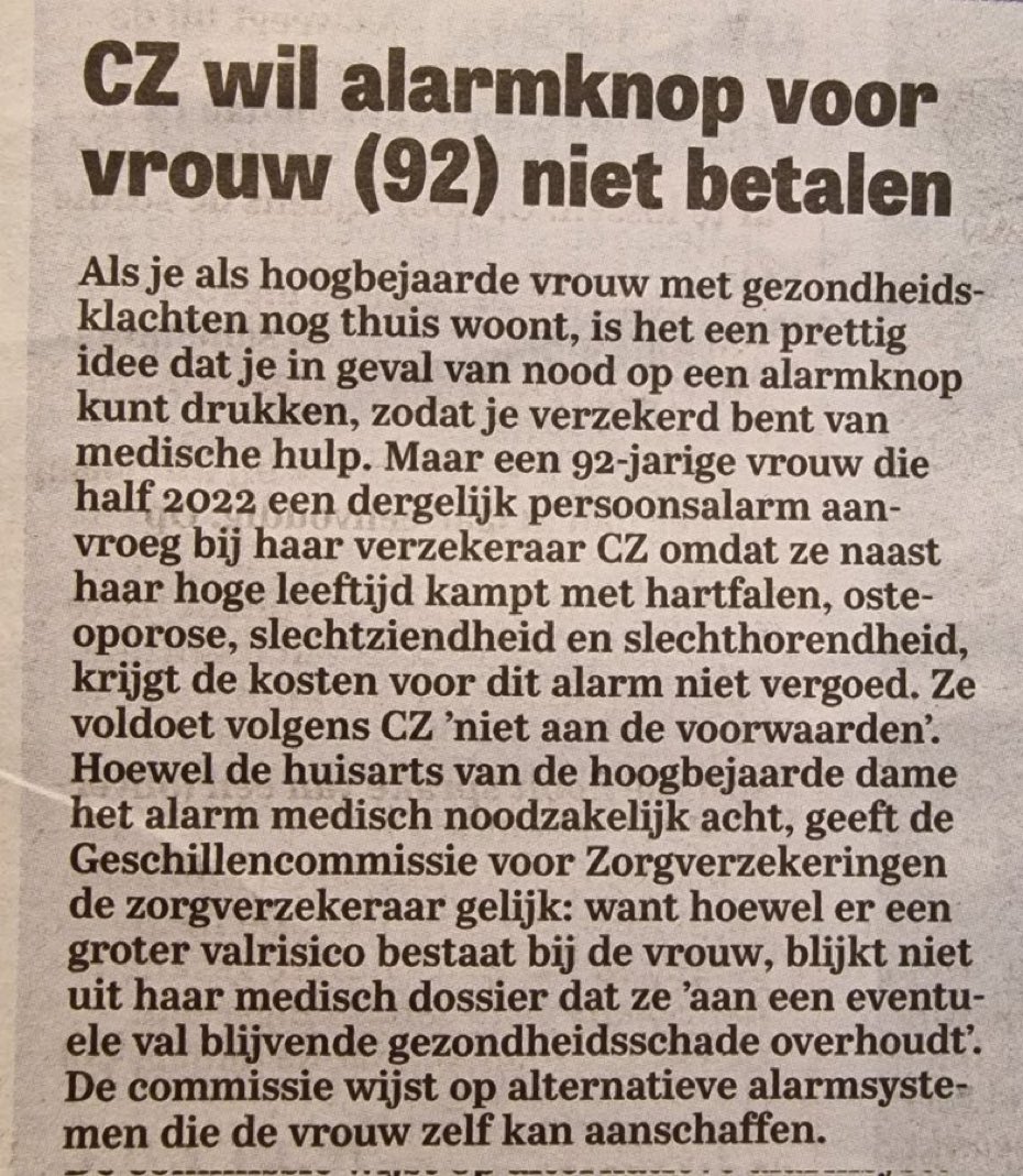 FleurAgemaPVV's tweet photo. Niet zo heel lang geleden zat deze oude, kwieke dame van 92 jaar oud gezellig samen met andere oude dames en heren in een verzorgingshuis of aanleunwoning. Daar was reuring, een warme maaltijd, gezelligheid en altijd wel iemand die een oogje in het zeil hield.

Nu zit ze met al haar ouderdomskwalen alleen thuis en is zoiets simpels als een alarmknopje al te duur. 

Onze zorg is in verval 🥹