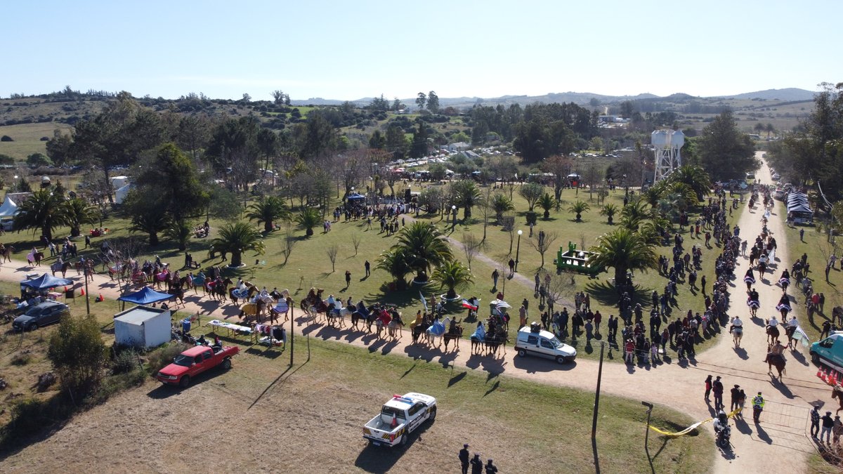 Se celebra este fin de semana el 106 aniversario de Pueblo Edén, conocido también como "Mataojo". Linda y concurrida fiesta con desfile de caballería gaucha y puestos de venta de comida,  siendo la estrella los chorizos caseros de jabalí...