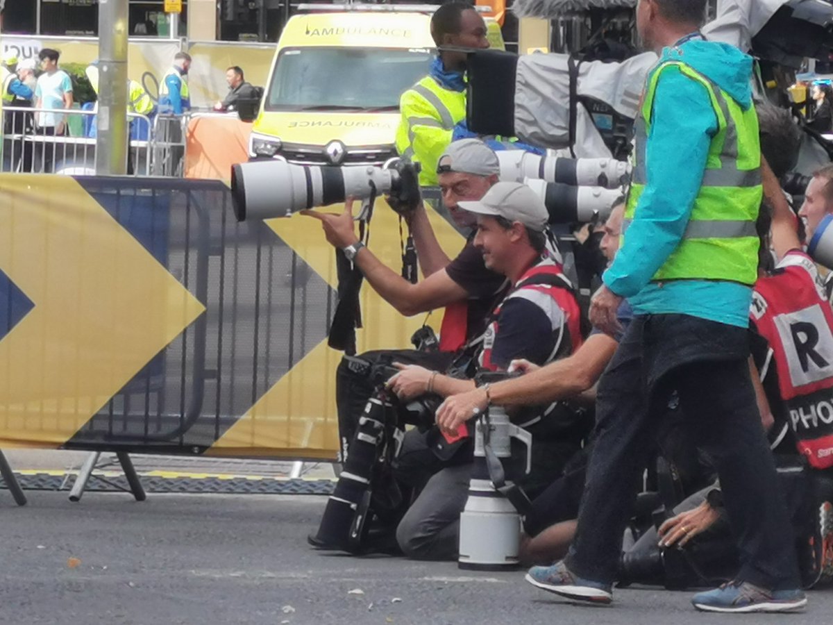 NikProwse's tweet photo. There's a real buzz in Glasgow for the last day of the UCI World Championships. Loving the atmos! 
#PeopleMakeGlasgow
#cycling
#UCIWorldChampionships
@CyclingWorlds https://t.co/ugRWuBD61w