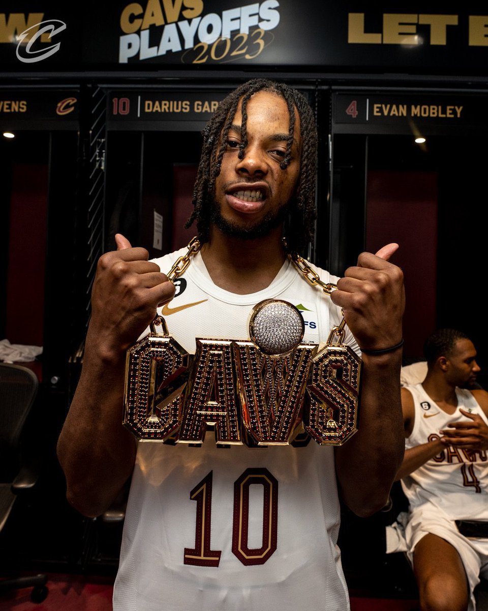 KnicksMuse's tweet photo. The Cavs had a photoshoot in the locker room after Game 2, and then lost 3 straight games 💀 https://t.co/Tizmbwp7Si