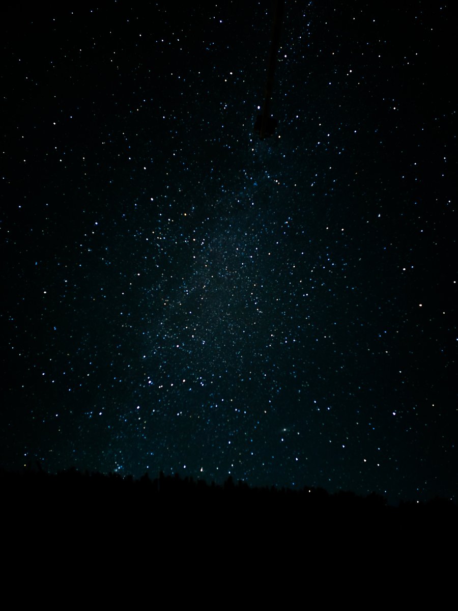 anouk_driessen's tweet photo. Perseīden vannacht 🌠
#perseiden #fallingstars #nightphoto #photography #nightgraphy #s23ultra #lightroom #stars #met https://t.co/z133QLE8Z1