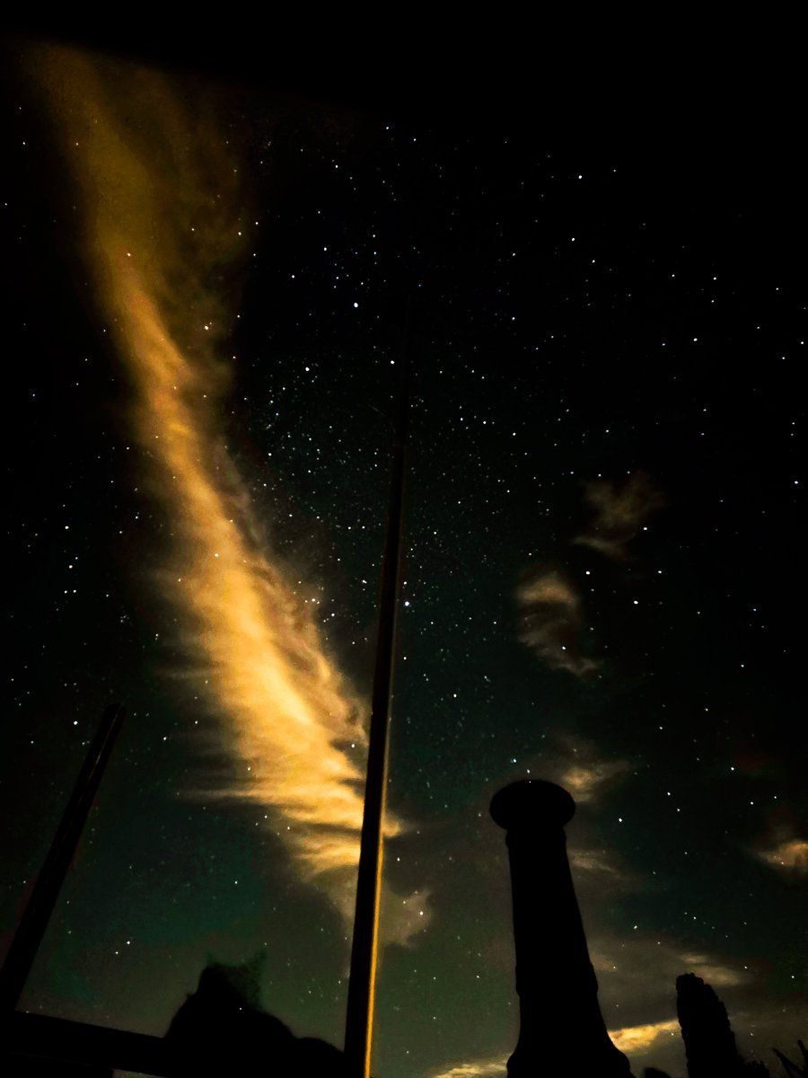 anouk_driessen's tweet photo. Perseīden vannacht 🌠
#perseiden #fallingstars #nightphoto #photography #nightgraphy #s23ultra #lightroom #stars #met https://t.co/z133QLE8Z1