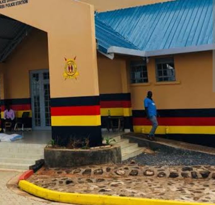 MusilaIan's tweet photo. Mbona police station za kenya zinapakwa rangi ya Germany? https://t.co/wIZARTkC7O