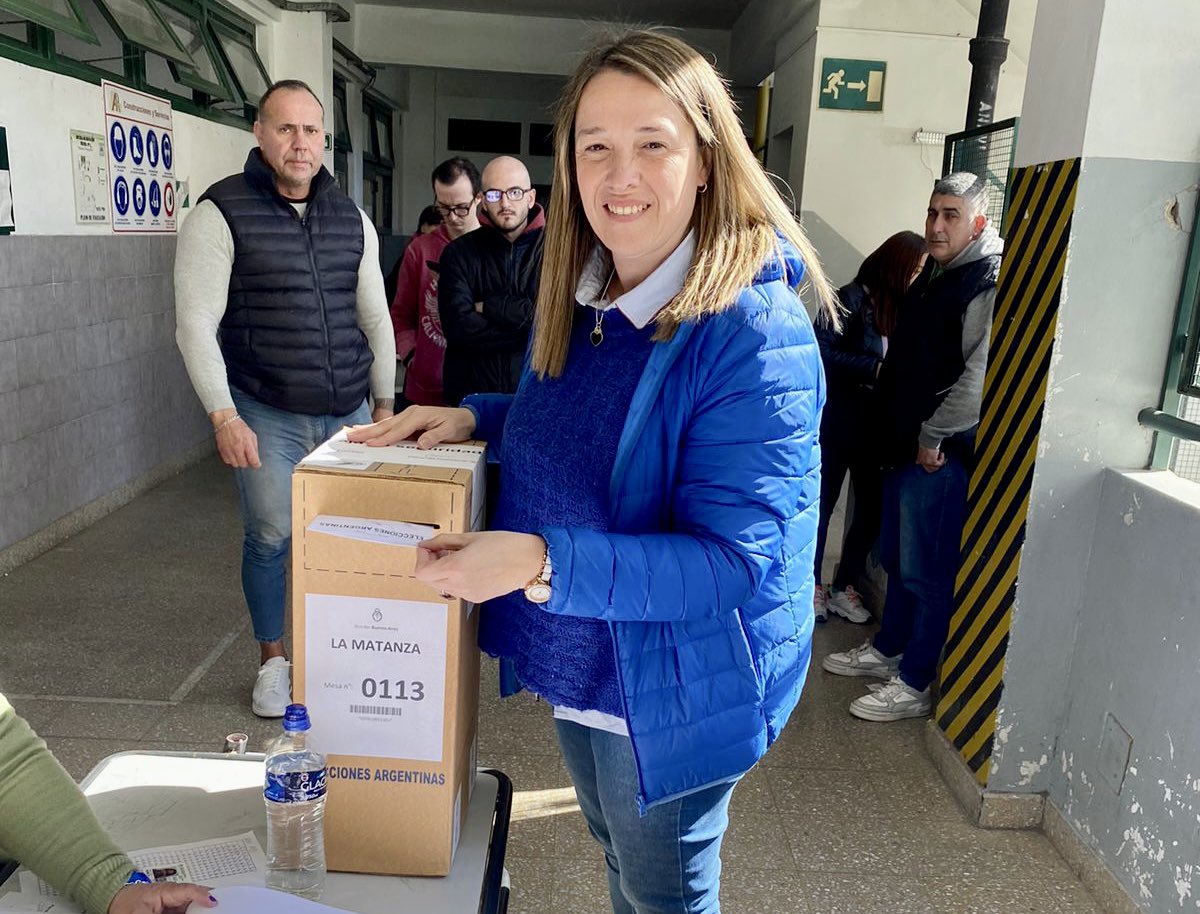 MLRamirezOK's tweet photo. 🗳️ En esta jornada democrática, voté en la Escuela Técnica N° 3 de San Justo, donde tuve el enorme placer de votar en la misma mesa que mi papá, mi guía en la defensa de los principios democráticos. https://t.co/KavvBHK3Y0