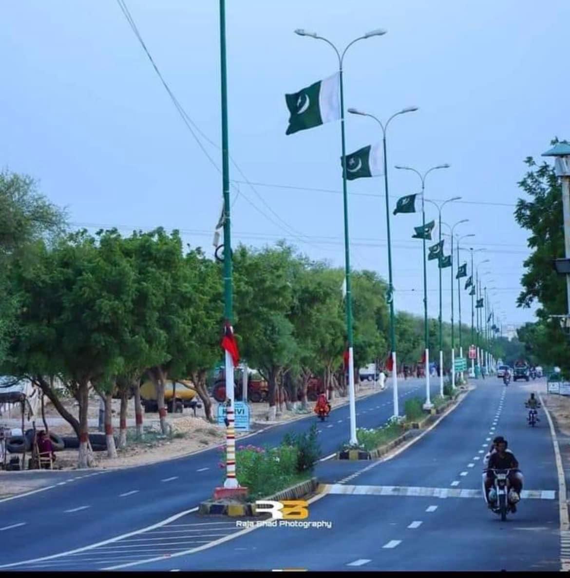 sanjaysadhwani2's tweet photo. مٹھی والوں کی طرف سے آزادی مبارک ۔ کاش سندھ کا ہر شہر اسی طرح سے پیارا بنے 😊 https://t.co/LC2O0V36eb