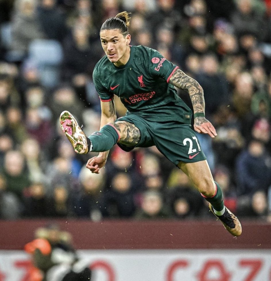 🚨حقيقة مؤسفه بأن صفقة نونيز بعد مرور مدة كافيه للحكم عليها بدأت تذكرني بصفقات ليفربول الهجومية (ذات المبالغ القياسيه والفاشله) مثل روبي كين و اندي كارول و بنتيكي.. يجب الاقرار بذلك ومحاولة التخلص منه مبكراً مع جوتا (الكثير الاصابات والمستوى المتذبذب) وضم مهاجم على مستوى صلاح