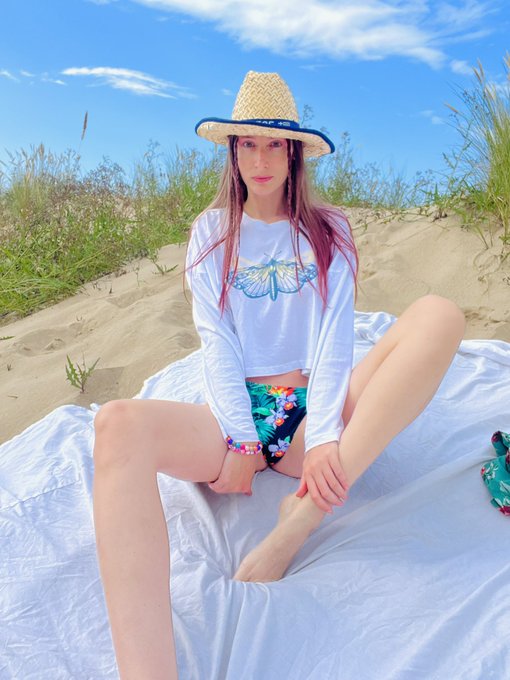 Summer day 🥲 in my country not so hot summer 🥲 23C https://t.co/8tKTvjACF8<a href="/tag/shoes"class="tags"><span>#shoes</span></a><a href="/tag/fetish"class="tags"><span>#fetish</span></a><a href="/tag/showsfetish"class="tags"><span>#showsfetish</span></a>