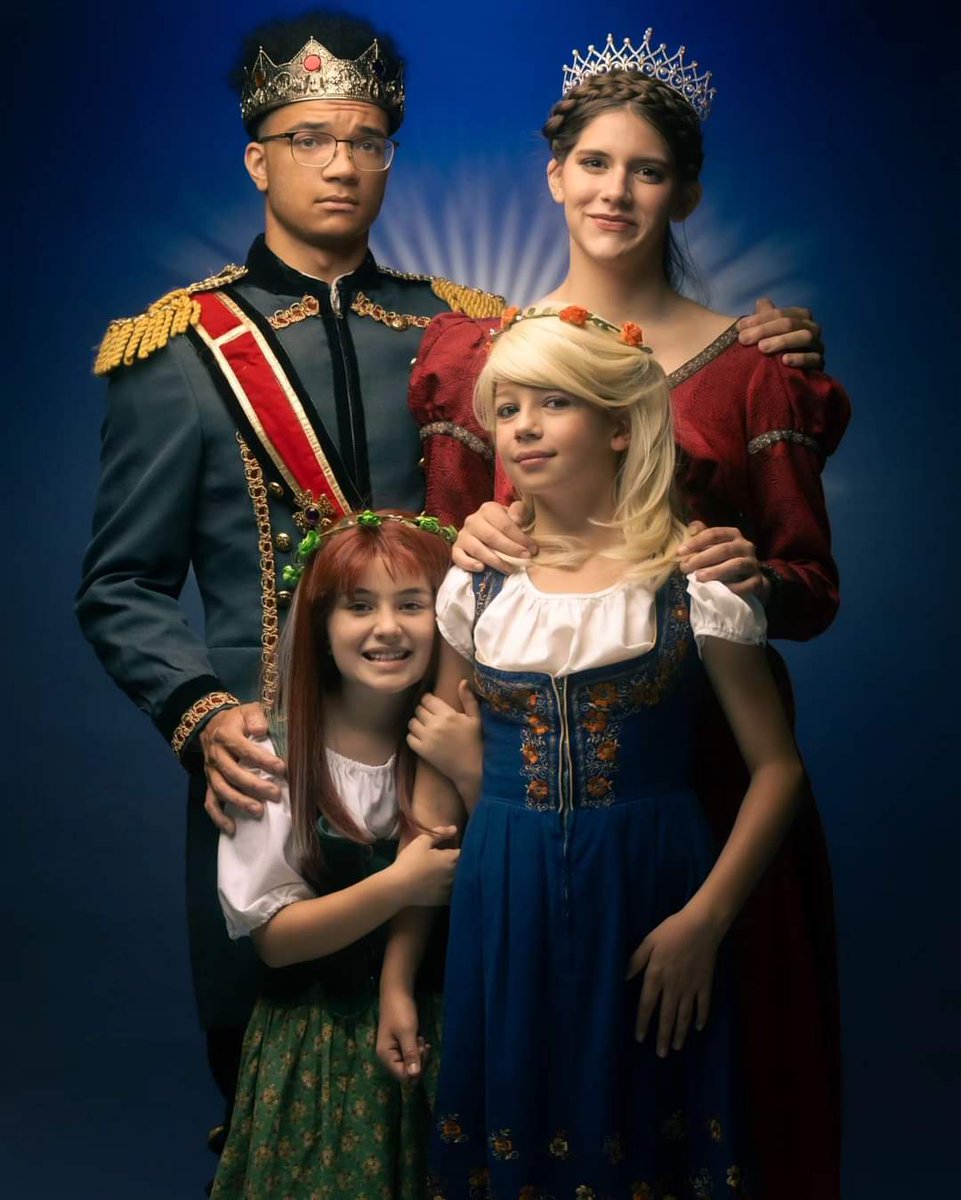 OW_Theatre's tweet photo. Don't miss OW's Gen Anderson as Queen Elsa, Ashlyn Warren as Queen Iduna, and Evan McCoy as King Agnarr in Frozen The Musical starting Wednesday at Olathe South. https://t.co/RNtwm1VrGR #olathewest https://t.co/vpVF0mntgj