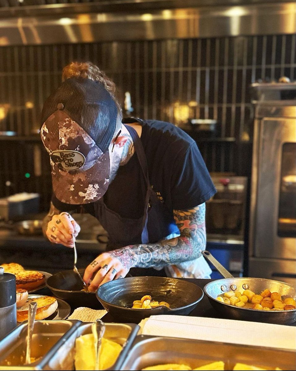 tyjitsu_'s tweet photo. 💐 🧑‍🍳 https://t.co/HbQo3aLv8L