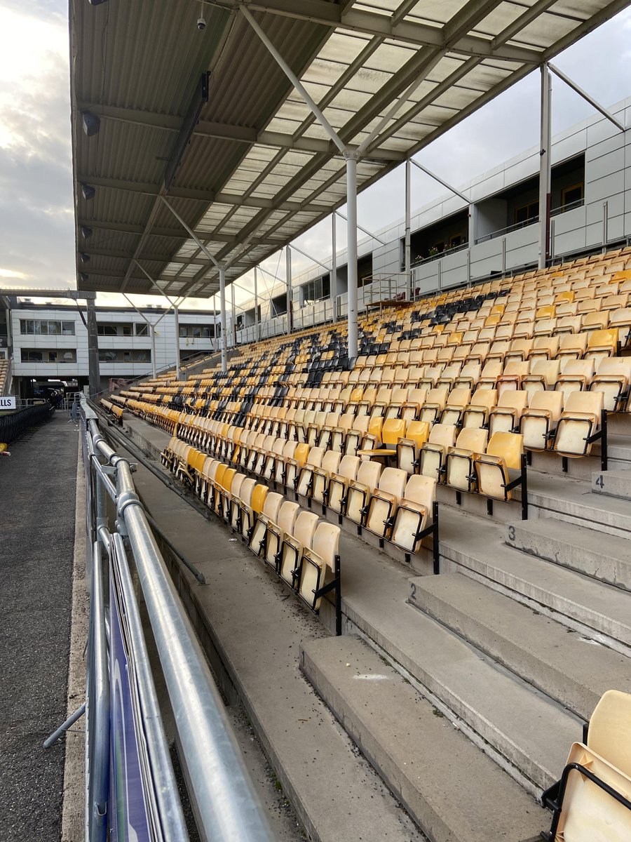 I løpet av sine 30 år i jobben har aldri LSKs banesjef opplevd maken: 800 Viking-supportere hadde med egne søppelposer og ryddet borteseksjonen før de forlot Åråsen. Applaus fra oss, takk for kampen - og gratulerer med tre poeng. <a href="/vikingfotball/">Viking Fotball</a> <a href="/Vikinghordene1/">VikingHordene</a> <a href="/FeltOStavanger/">Felt O Stavanger</a>
