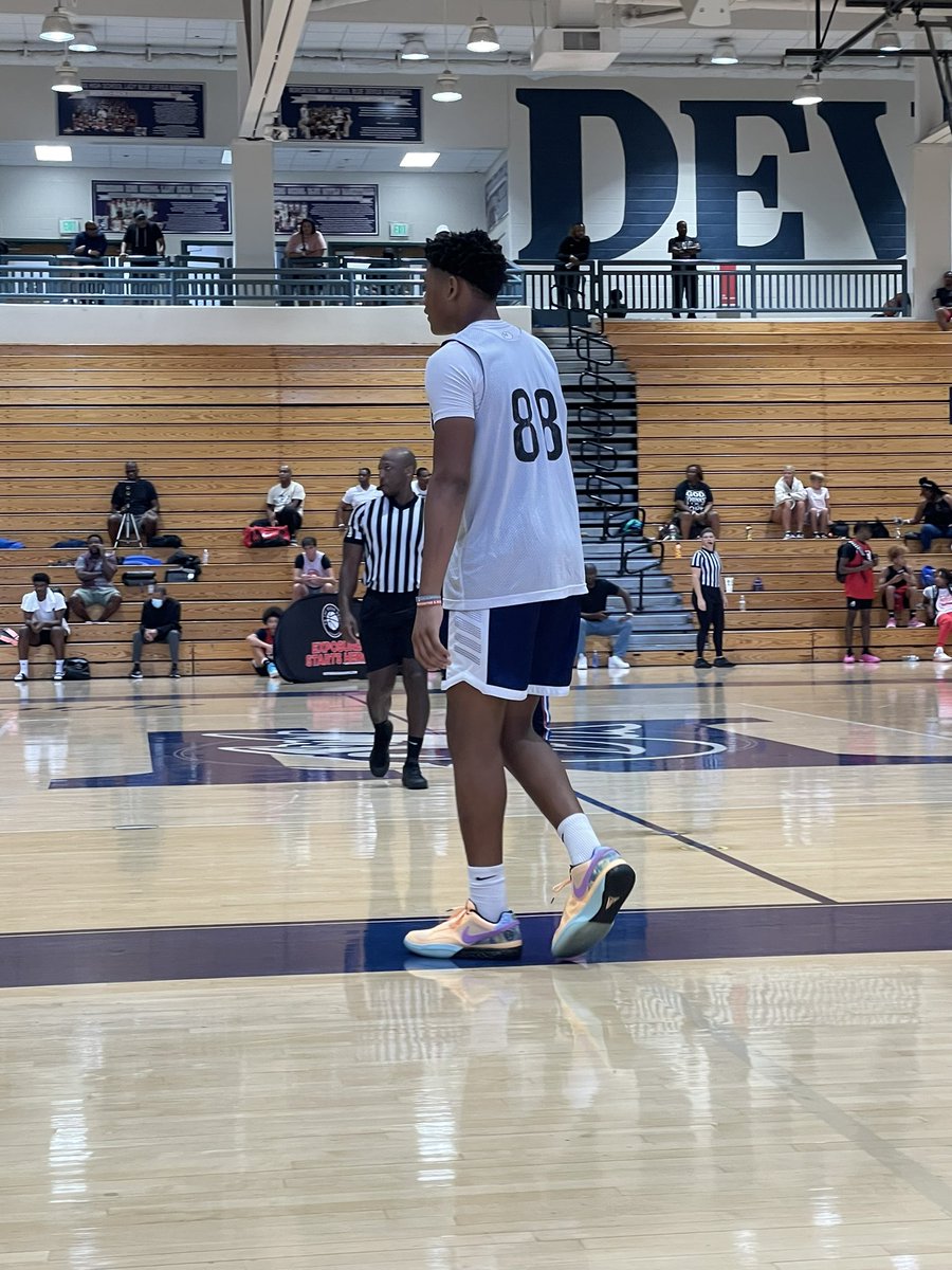 Proven_Prospect's tweet photo. 2026 6’5” G Colben Landrew (@colben_landrew) has a handful of P5 offers and for good reason. Just led his team in the win with 14; showing his versatility as a 3 level scorer. High ceiling for a very young prospect. https://t.co/XPuVp1p8S3