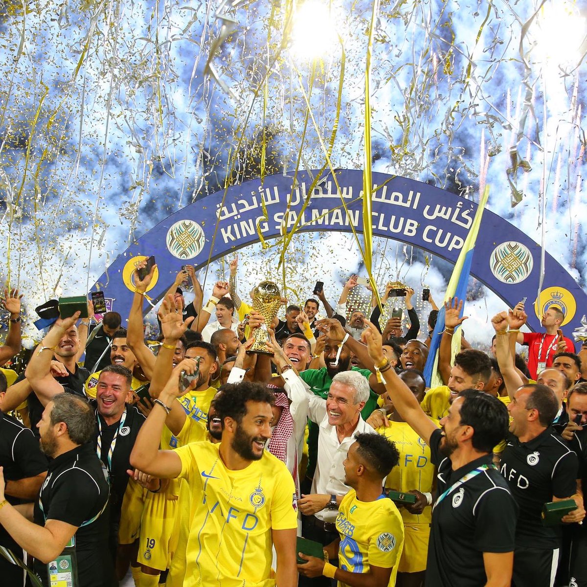 Futdomundo12's tweet photo. Cristiano Ronaldo simplesmente não se cansa de decidir!
Cristiano Ronaldo marca 2 gols contra o #AlHilal e vence a copa dos clubes árabes! https://t.co/4iuSYCwZBN