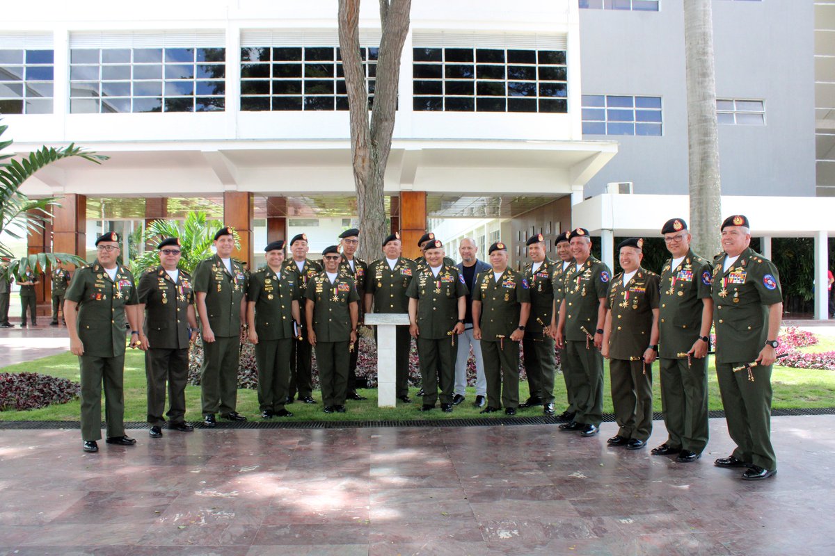 GDSerranoCarlos's tweet photo. ¡Comprometidos la formación académica de los futuros profesionales militares de nuestra gloriosa Patria! ¡Venceremos! https://t.co/VsgIjPCAvB