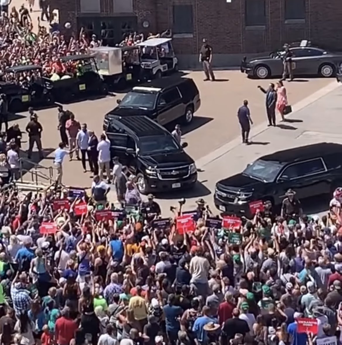 Secret Service blockades people for 30 minutes at the entrance to the Iowa State Fair, which averages over 100K people on Saturdays every year, to make it appear there is a huge crowd there to see Trump. So much smoke and mirrors.
