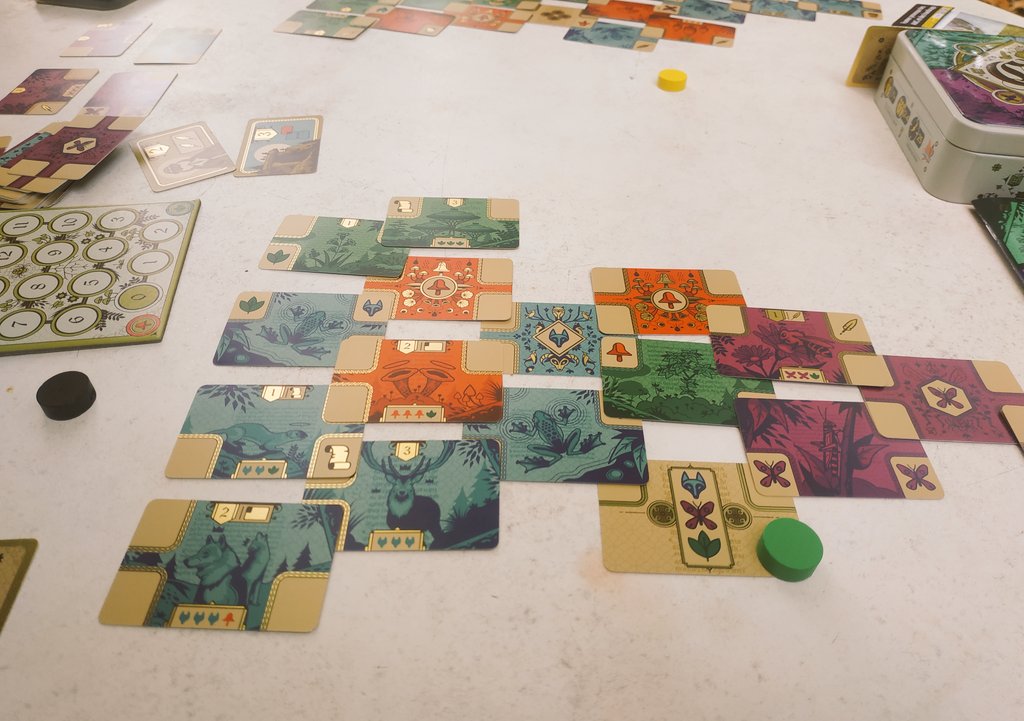 StephaneLastere's tweet photo. #J2S à découvrir sans tarder 👍
#CodexNaturalis
Assembler les pages d' un manuscrit secret...
Petit mais très beau #Jeu  de @ThomasDupont35 illustré par Maxime Morin aux @StudioBombyx
#Gameplay simple mais riche :  placement de cartes, gestion de ressources, missions à accomplir https://t.co/yvisU1El38