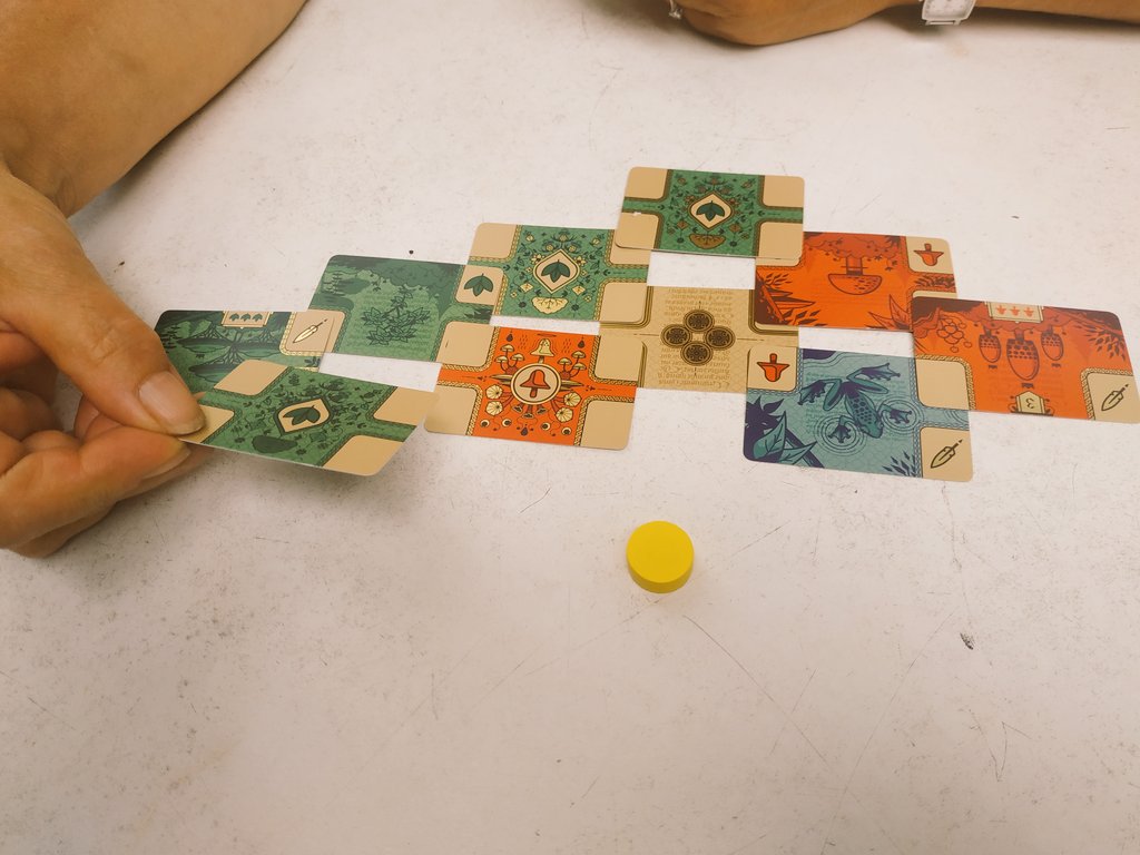 StephaneLastere's tweet photo. #J2S à découvrir sans tarder 👍
#CodexNaturalis
Assembler les pages d' un manuscrit secret...
Petit mais très beau #Jeu  de @ThomasDupont35 illustré par Maxime Morin aux @StudioBombyx
#Gameplay simple mais riche :  placement de cartes, gestion de ressources, missions à accomplir https://t.co/yvisU1El38