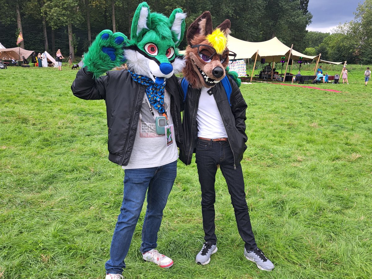 JoeyFurryTrash's tweet photo. Went to #elftopia today with a bunch of friends!! ✨
Here's some pictures of the (very awesome) people I've met there!

A thread 🧵: https://t.co/ohu91otryF