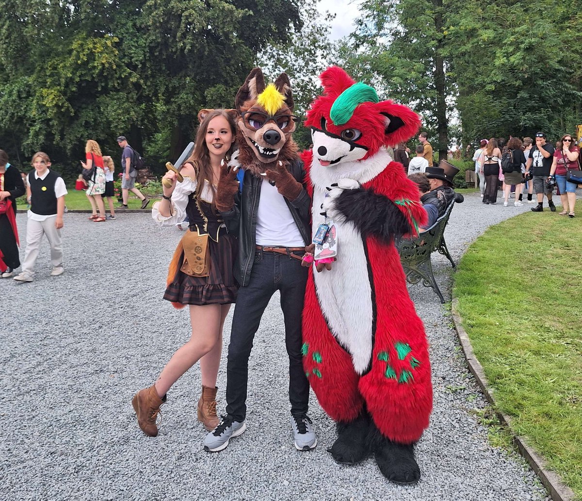 JoeyFurryTrash's tweet photo. Went to #elftopia today with a bunch of friends!! ✨
Here's some pictures of the (very awesome) people I've met there!

A thread 🧵: https://t.co/ohu91otryF