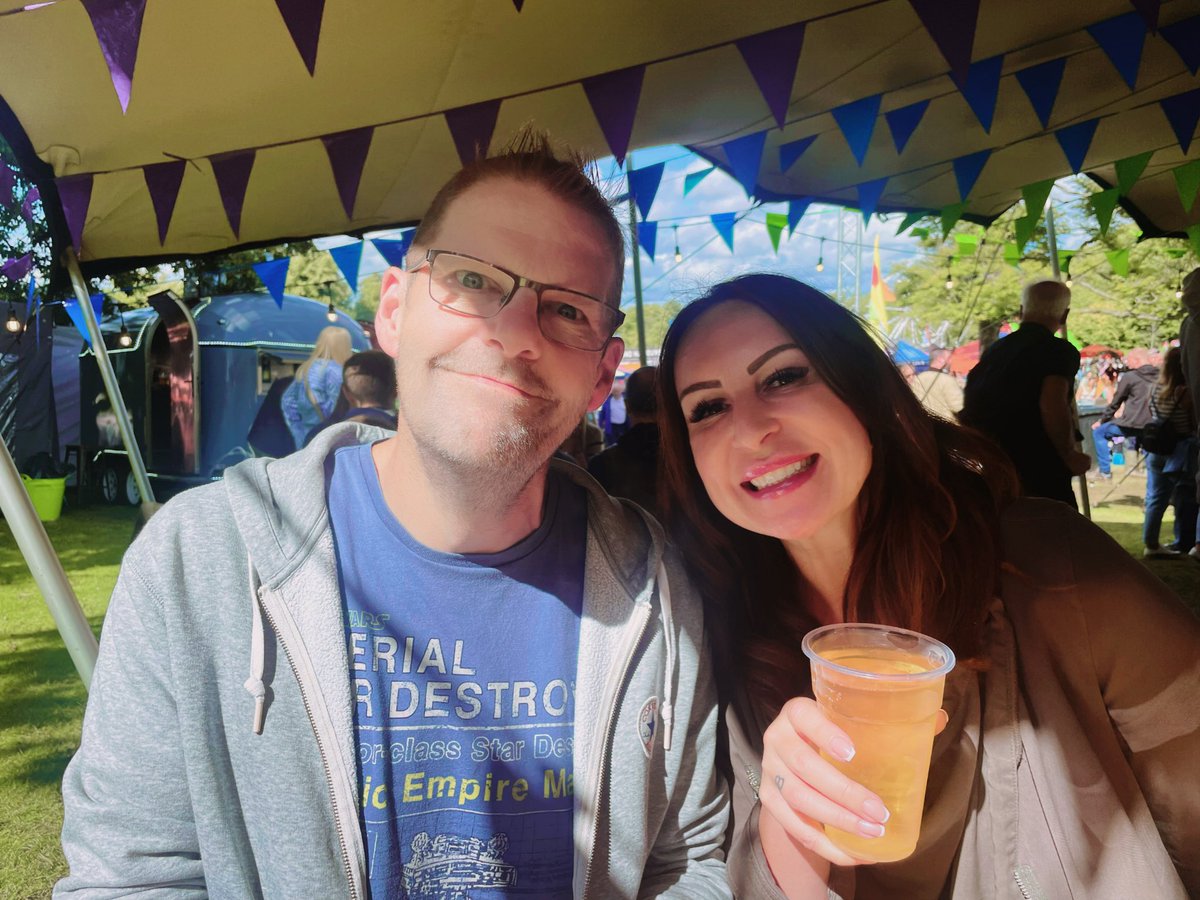 elainefitzp's tweet image. #foodiesfestivalglasgow2023 @joannewarwick5 @julie_harrigan 🥰🐶🐶🌞#howtosavealife 🥰