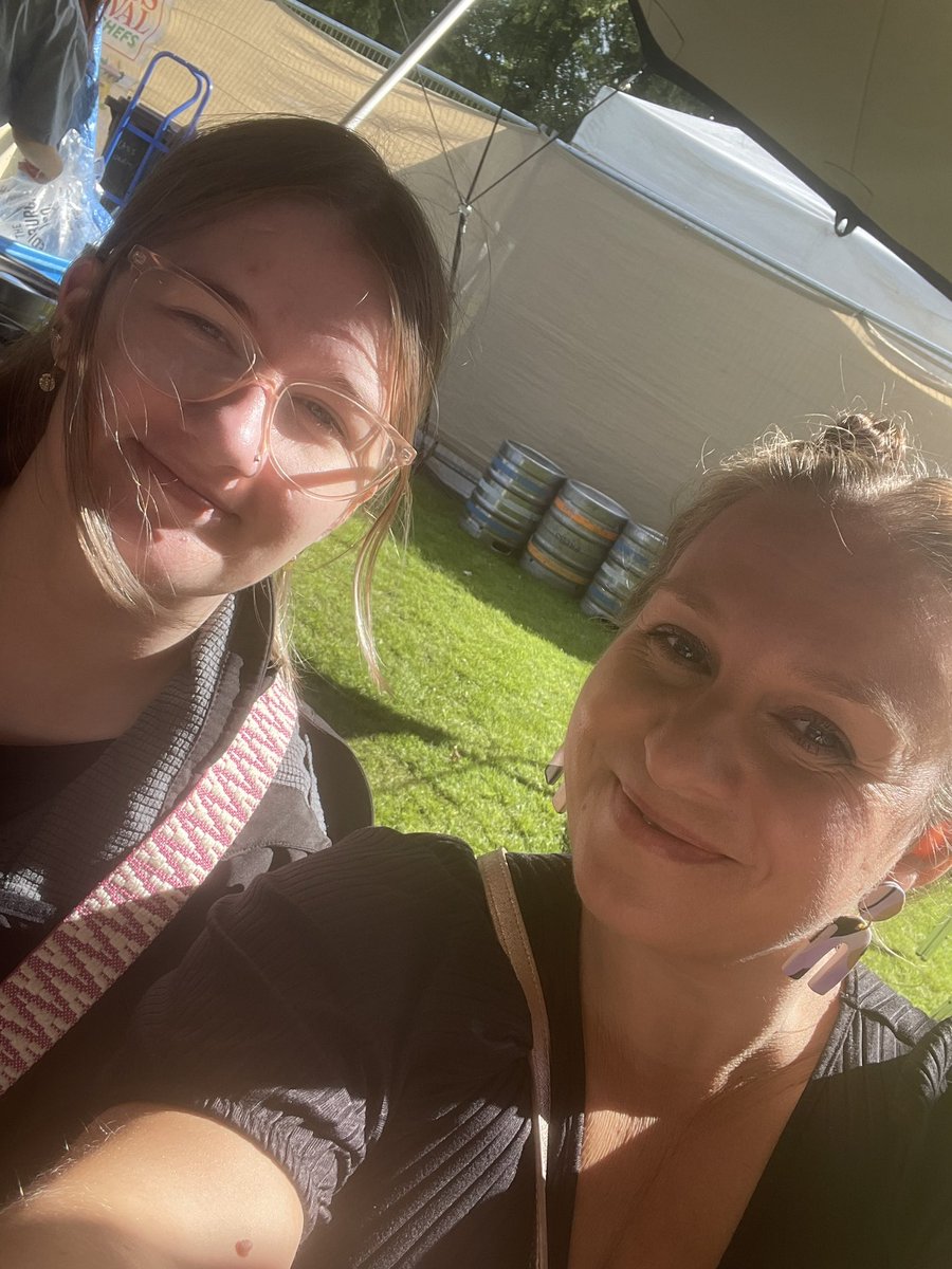 elainefitzp's tweet image. #foodiesfestivalglasgow2023 @joannewarwick5 @julie_harrigan 🥰🐶🐶🌞#howtosavealife 🥰