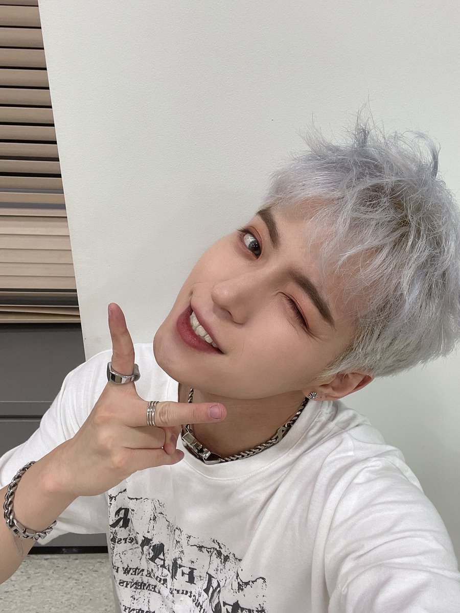 OmegaXgallery's tweet photo. #HWICHAN #휘찬
#OMEGA_X #오메가엑스  
@OmegaX_official @OmegaX_members https://t.co/r1vxVyHIrB