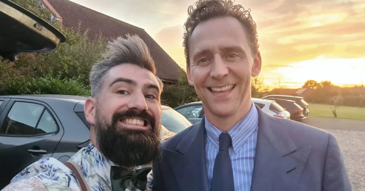 maryensenada's tweet photo. #New

Tom asistió ayer sábado, a la boda de un amigo en Norfolk, quien luego compartió la foto. 

📸garrettforce

#TomHiddleston #Friend #Wedding #Norfolk #TomHiddles #Hiddlesfan #HiddlesArgentina🇦🇷 https://t.co/LvNJAYHgJo