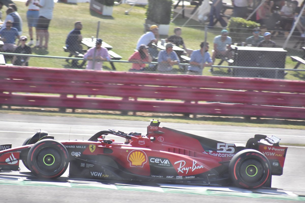 benh5's tweet photo. Some photos from the F1 this year at @SilverstoneUK - it was so fabulous, seeing the downforce turn into speed at Copse and Becketts and Stowe was STUNNING! Loved it! https://t.co/46lxxjXoFK