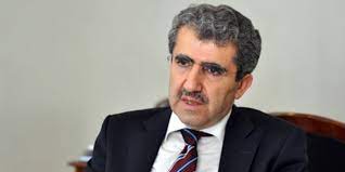 FETÖ’nün sınav sorularını çalmasına yardım etmekten ve FETÖ üyeliğinden 18 yıl hapis istemiyle yargılanan ÖSYM Eski Başkanı Ali Demir’in, İstanbul Teknik Üniversitesi'nde 'akademisyenlik' yapmaya devam ettiği ortaya çıktı.