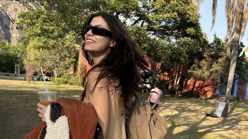 juliantina_21's tweet photo. que afortunada es fabis 

HAPPY 31 BÁRBARA 
@barbara_lopez21 https://t.co/jf7owZfxqm