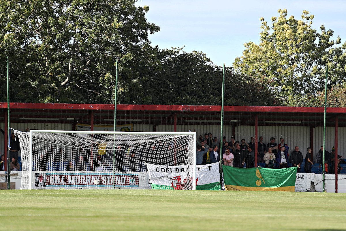 #JDCymruPremier 2023/24 opening weekend attendances:

Colwyn Bay vs Caernarfon - 1,411
Haverfordwest vs Pontypridd - 536
Aberystwyth vs Cardiff Met - 401
Bala Town vs Barry Town - 364
TNS vs Connah’s Quay Nomads - 353
Newtown vs Penybont - 310

Average - 562.5