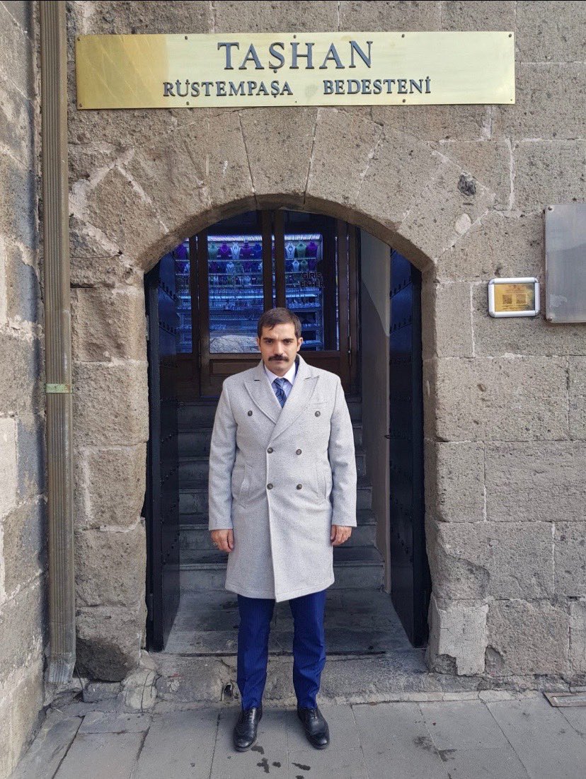 #SinanAtesHep38Yasında

Sevenlerin gönlünde sevilenler ölümsüzdür.