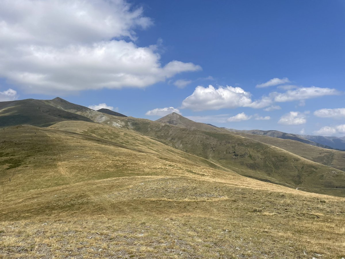 baronuria21's tweet photo. Després de la forta tempesta d’ahir a #Queralbs avui ens hem llevat amb el cel serè i hem fet camí fins al #Balandrau gaudint d’aquests paisatges mentre el cel ennuvolat s’anava imposant ⛰️ #ElTempsTV3 https://t.co/09g14UKtUf
