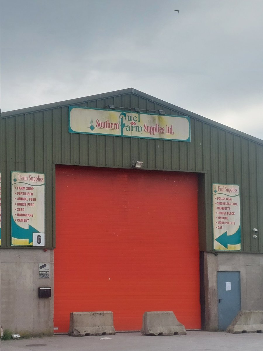 GNBCORK's tweet photo. Do u live in Bucklearys cross Upper Glanmire  area ?? Are u aware that thanks to @electricskylin is a NEW DEFIBRILLATOR  outside their building. They are right opposite   Southern fuel and farm supplies . Please share 
@GlanmireCFR @padraigosull @sarscamogie  @SarsfieldsCork https://t.co/96HPZcsSor