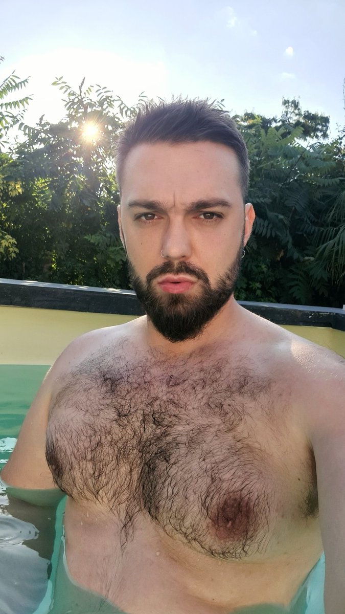 JimGe91's tweet image. Dimanche piscine #LGBTQ #swimming #sundayvibes #gay #holiday