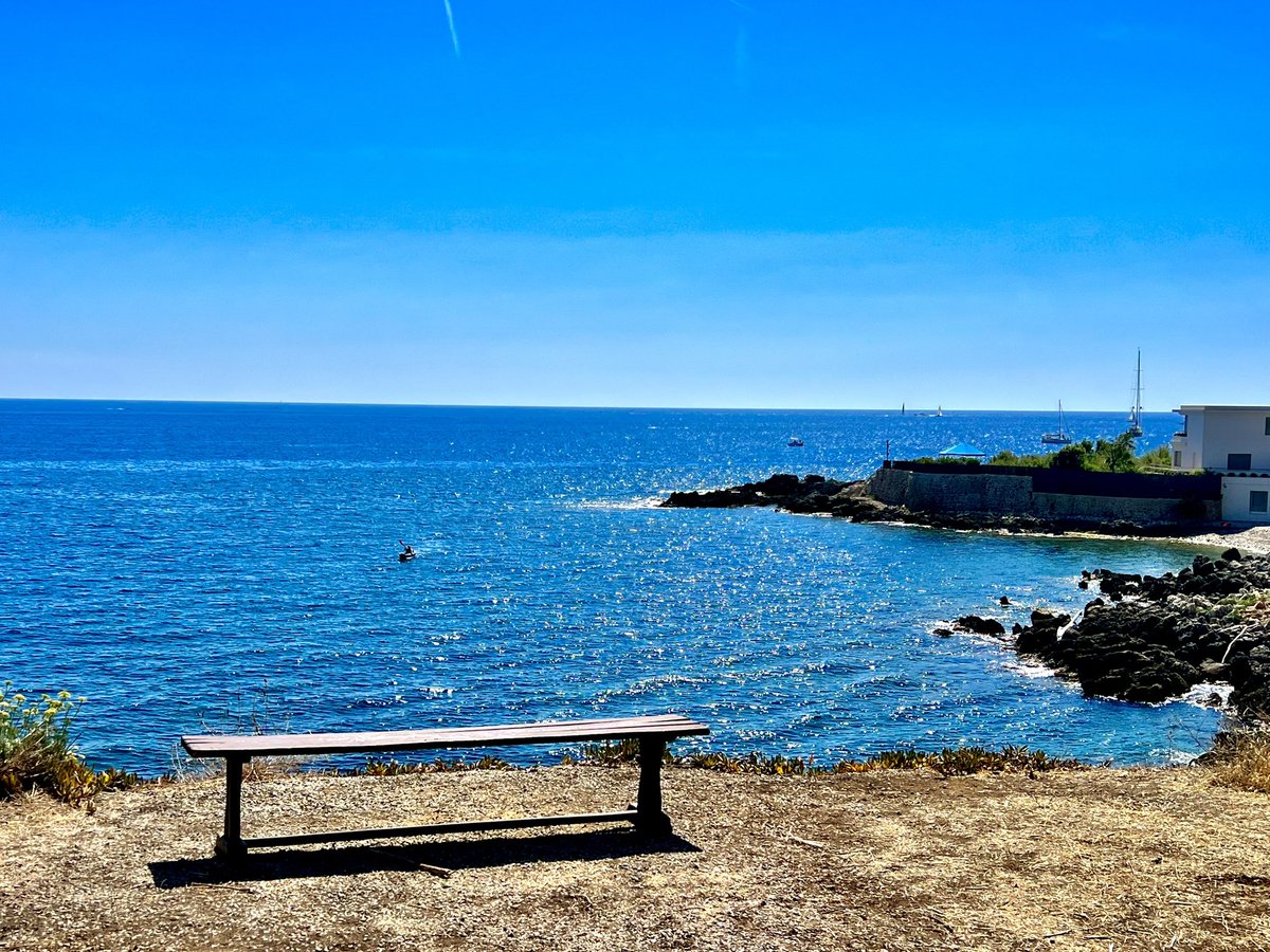 Mon #BancDominical au Cap d’#Antibes 💙
Bonne soirée à toutes et à tous 💫
#SundayBench